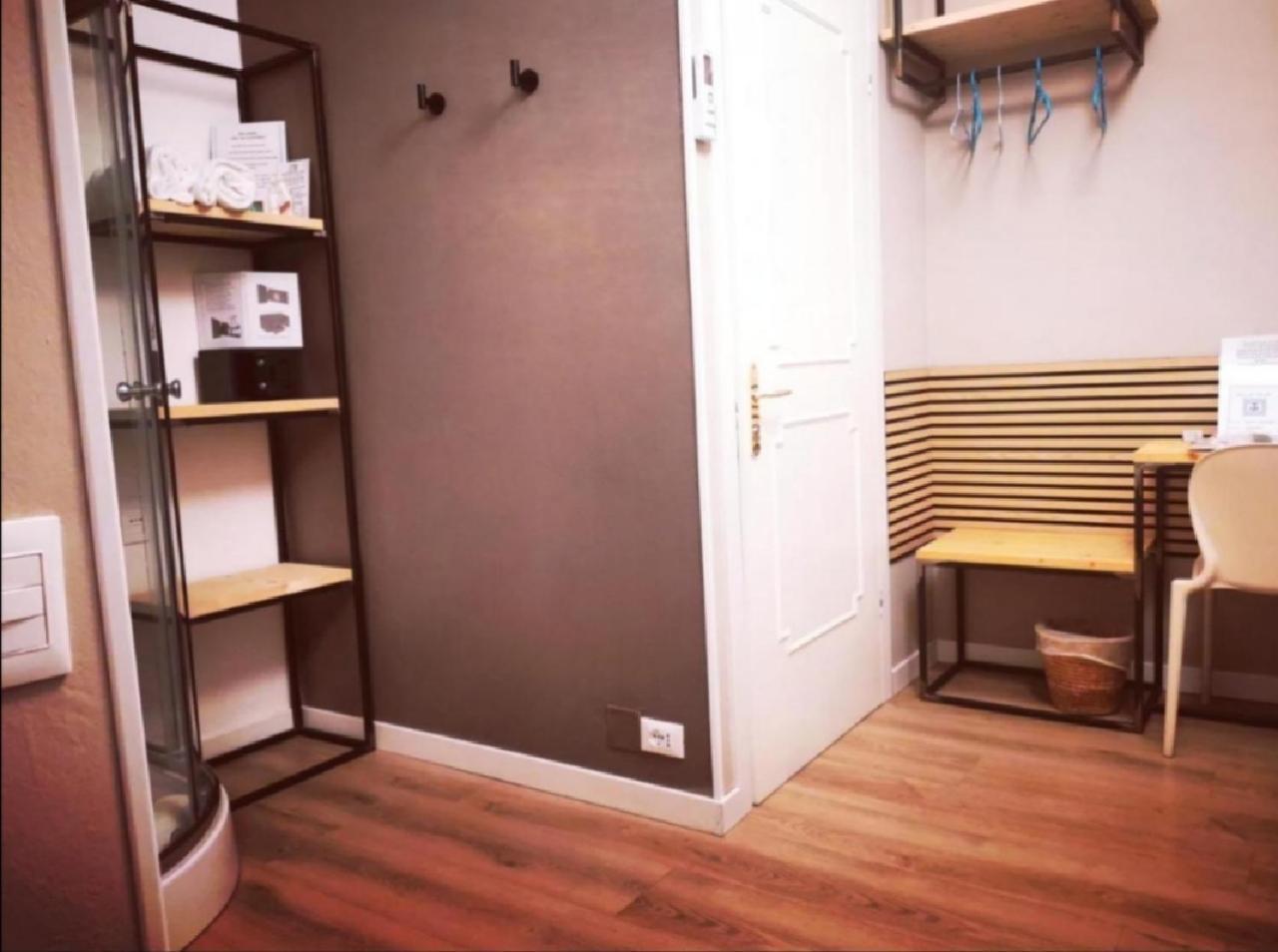 Acquachiara Iseo Deluxe Bed & Breakfast Iseo Center With Garden And Parking Inside Foresteria Habitación foto